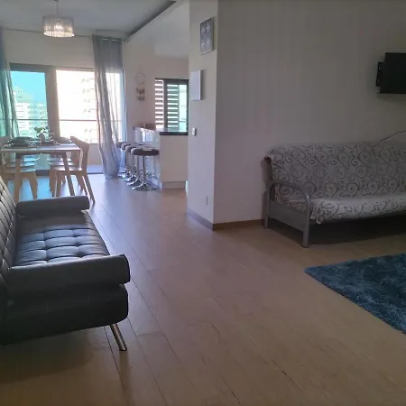 Modern Rocha Prime Flat